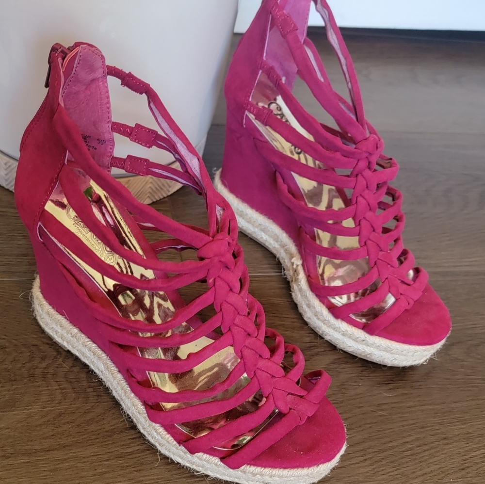 Carlos Santana magenta wedge sandals
